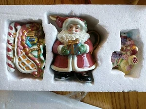 Fitz and Floyd Essentials 2007 Candy Lane Santa Creamer & Sugar Sleigh Christmas - Picture 1 of 8