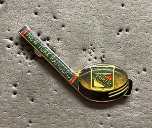 New York Rangers Puck & Stick NHL Hockey Pin - Imagen 1 de 1