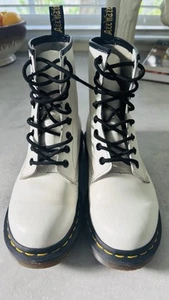 Dr Martens Air Wair Eyelet Women's Size 7 L US White Leather Lace up Boots 11821 - Picture 1 of 10