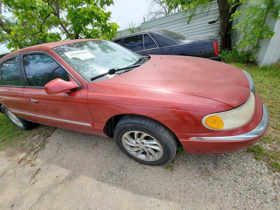 Guardabarros derecho pasajero Lincoln Continental 1998-1999-2000-2001-2002 Foto 1 de 1