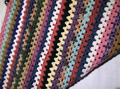 Nueva manta de regazo de ganchillo hecha a mano multicolor 100% hilo de lana 40" x 43" Foto 1 de 4