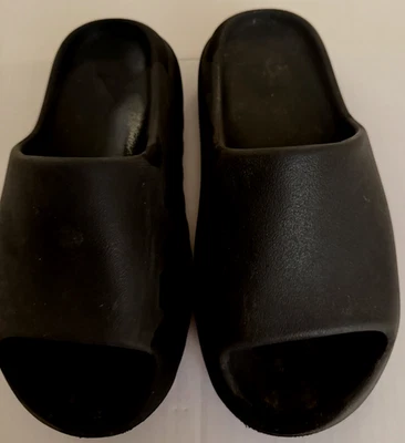 Adidas Yeezy черный оникс горки размер 9 - б/у - Изображение 1 из 4