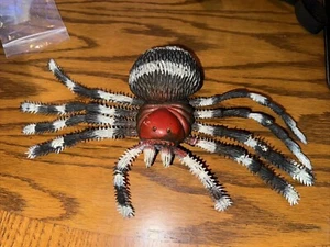 Vintage 12"x8" Halloween Decoration Large Spider Realistic Whote Stripped Rubber - Picture 1 of 8