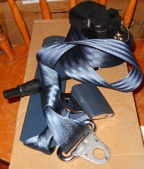 Cinturón de seguridad derecho Chevrolet Camaro 1987 zafiro oscuro nuevo de lote Foto 1 de 1