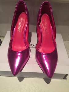 magenta heels uk