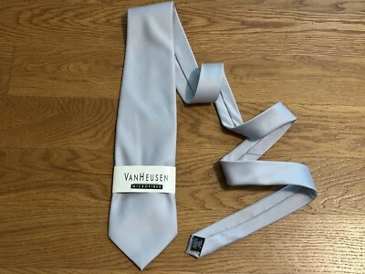 Gravata Van Heusen microfibra prata maciça - Imagem 1 de 3