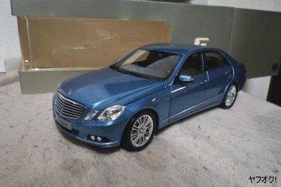 Mercedes Benz E Class 1 18 Miniature Minichamps - Image 1 of 4