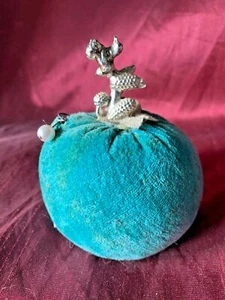 Vintage Florenza Style Poodle Pin Cushion and Tape Measure Sewing Notion Rare - Foto 1 di 6