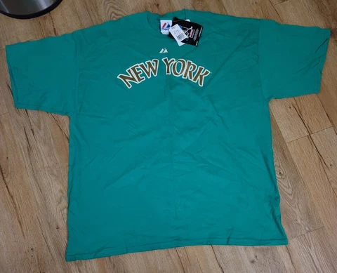 New York Yankees Derek Jeter Green Majestic Irish T-Shirt Men's Size-2XL NWT Cover