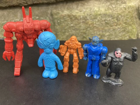 Vintage 1980's Mini Gumball Machine Figure Lot Aliens Robots King Kong Mech Cover