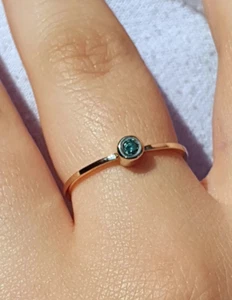 0.10CT Simulated Dainty Green Emerald Round Cut Women Ring In 10K Yellow Gold - Picture 1 of 11