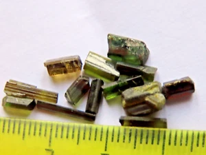 cristales turmalina VERDE en bruto 10 CTS - Imagen 1 de 3