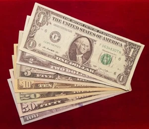 7 verschiedene Stückelungen Spielgeld und 2 100 Scheine Donald Trump Neuheit Geld - Bild 1 von 2