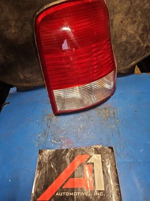 02 KIA SEDONA Conjunto de luz trasera derecha Lámpara de reversa Qtr Pnl Rider Side Rh OEM Foto 1 de 4