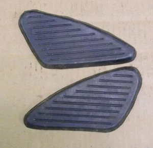 OTRAS NUEVAS RODILLERAS DE GOMA TANQUE DE GASOLINA DE REPUESTO BSA A10 A65 40-8029 40-8930 - Imagen 1 de 1
