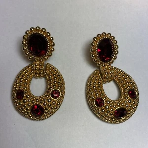 RED SWAN SWAROVSKI CRYSTALS ETRUSCAN DESIGN ARTICULATED PIERCED EARRINGS - Picture 1 of 15