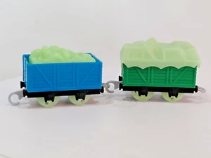 Thomas & seine Freunde Glow In The Dark Thomas 4 Stück Güterwagen 2013 - Bild 1 von 8