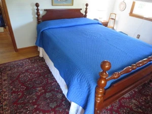 Hand Quilted REVERSIBLE Royal Blue/Off White Cotton QUILT BEDSPREAD--85" x 108" - Picture 1 of 24
