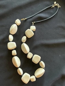 Chicos Chunky Lucite Beaded Statement Necklace Beige Cream Reverse L3 - Picture 1 of 4
