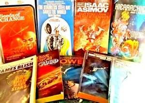 Vintage Sci-fi Novels; Authors: Asimov, Wells, etc. - Lot of 9 Paperbacks - Picture 1 of 13