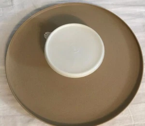 TUPPERWARE Dip-N-Serve Party Tray #492 For Veggies Chips W/ Seal Lid Made USA - Picture 1 of 4