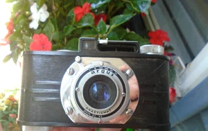 Macchina fotografica e custodia pellicola Argus vintage - Foto 1 di 6