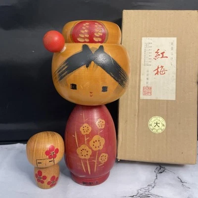 Juego Muñeca Kokeshi Grano Madera Roja Foto 1 de 4