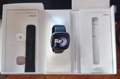 Fitbit Versa 4 Caja en Aluminio Grafito, Correa Negra en Silicona, Reloj de... - Imagen 1 de 4