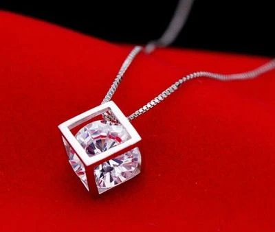 Nuevo Muy Bonito Plateado Chapado en Circonita cúbica Caja Colgante con Caja Cadena Collar Foto 1 de 3