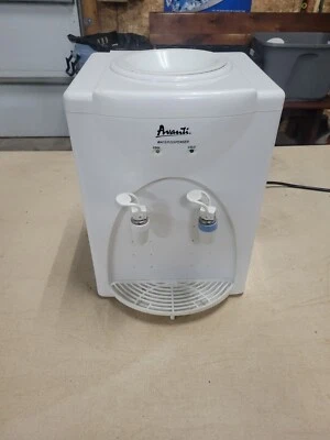 Dispensador de agua a temperatura ambiente y frío Avanti - blanco, modelo WD29EC Foto 1 de 4