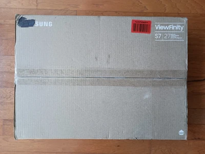 27" Samsung ViewFinity S7 (S70D) 4K UHD HDR10 High Resolution Monitor S27D702EAN - Image 1 of 4