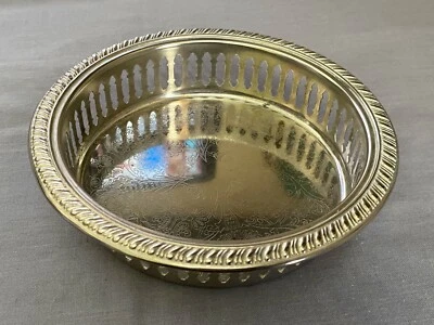 A Superb Silver Plated Vintage Gallery Side Bottle Coaster with pie crust eged - Image 1 of 4