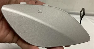 14-16 MERCEDES CLA250 PARACHOQUES DELANTERO GANCHO REMOLQUE TAPA PLATA - Imagen 1 de 1
