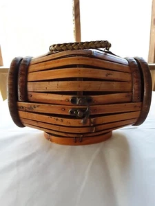 Ratan And Wood Basket Purse WIth Latch - Picture 1 of 12