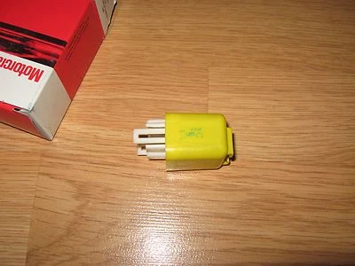 Relé módulo de control del tren motriz Ford MOTORCRAFT DYE-593 F02Z-12A646-A nuevo de stock Foto 1 de 4