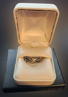 Alianzas de boda de diamantes de oro de 10k para hombre usadas Foto 1 de 4