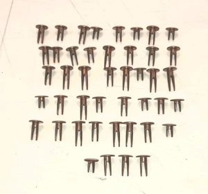 Menge 44 Turm verschiedene geteilte verkupferte Nieten 0,144 Durchmesser Länge 0,280 bis 0,540 - Bild 1 von 2