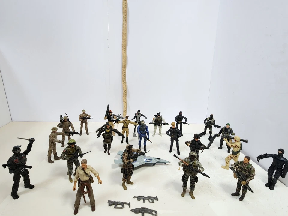 22 Mix Lot  US Army Unimax Forces Valor 21st Ultimate Modern Iraq, Afghanistan  - Image 1 of 4