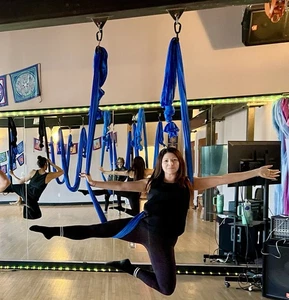 Hamaca/Eslinga Aérea Yoga Azul Seda 6 Yardas de Largo Mayormente Sin Usar:) ¡Envío Rápido! - Imagen 1 de 6