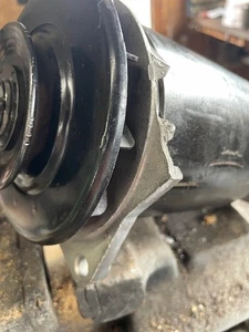 1962 Chevrolet Corvair generator - Foto 1 di 5