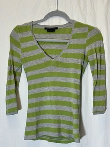 BCBG Max Azria Damen XS Fitted Top Shirt Strick grün weiß gestreift weich F20 - Bild 1 von 3