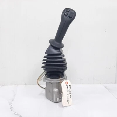 297-0589: VALVE GROUP-PILOT-4-9 CATERPILLAR 320 330 - Image 1 of 4