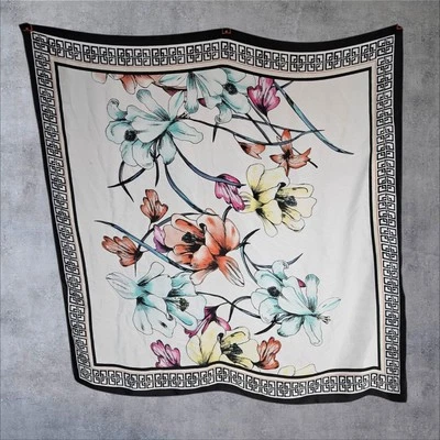 Bufanda cuadrada Chico's para mujer XL blanca pastel floral satinado 42x42 nueva con etiquetas H85 Foto 1 de 4