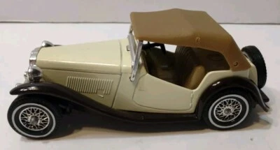 MATCHBOX LESNEY MODELS OF YESTERYEAR 1945 MG T.C. NO. Y-8  CREAM & BROWN - Image 1 of 4