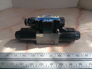 TOKIMEC VICKERS DG4VC-3-6C-M-PS2-H-7-52-JA100 DIRECTIONAL CONTROL VALVE - Picture 1 of 7