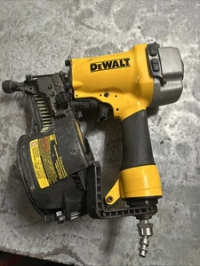 DEWALT COIL ABSTELLGLEIS UND ZAUNNAGLER 15 GRAD 2-1/2 ZOLL DW66C-1 - Bild 1 von 8
