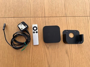 Apple T V  3rd Generation With Remote Control.  A1427.   32 GB capacity - Picture 1 of 6