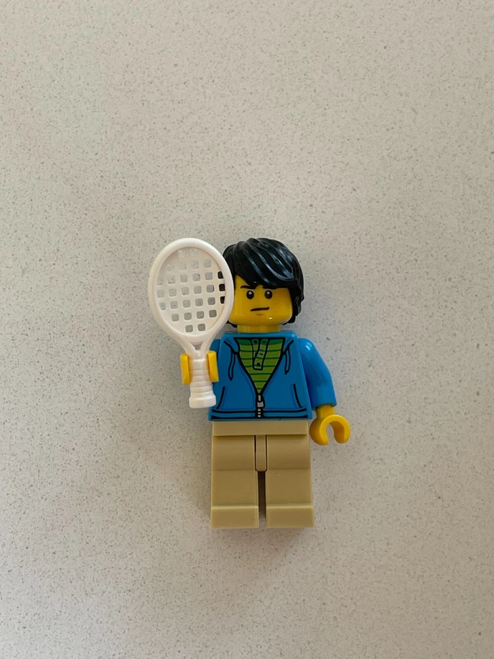 Tennis Player w/ Racket (Man / Male) | LEGO Minifigures - Image 1 of 1