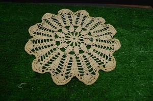 ANCIEN NAPPERON BRODE CROCHET DECOR DE TABLE CANDÉLABRE CHEMINÉE CENTRE - Picture 1 of 1