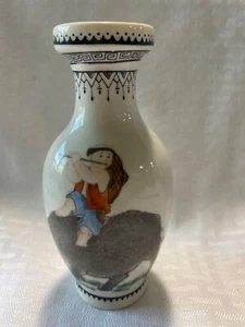 Seltene 5 3/4" chinesische Vase mit einem Jungen, der auf einem Wasserbüffel reitet - Bild 1 von 7